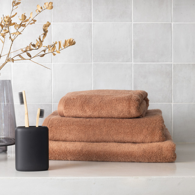Lifestyle image of Thread Office Plain Evolution 500gsm Hand Towel, 50cm x 90cm