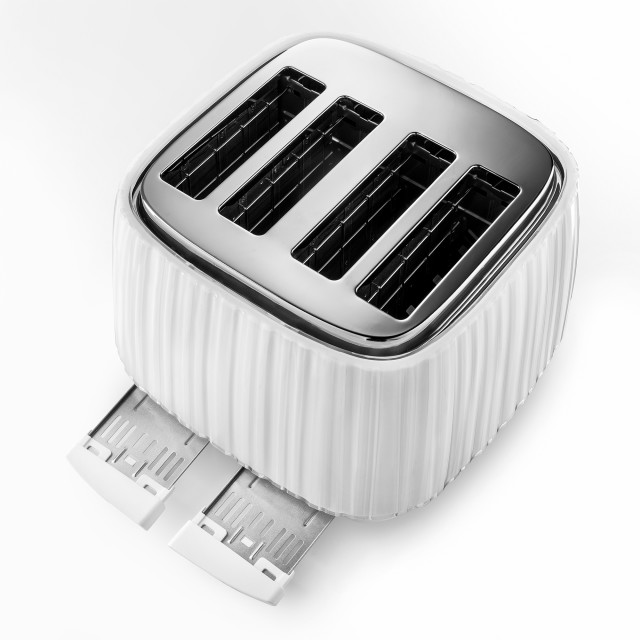 DeLonghi Ballerina 4-Slice Toaster, 1800W - Opaline White angle
