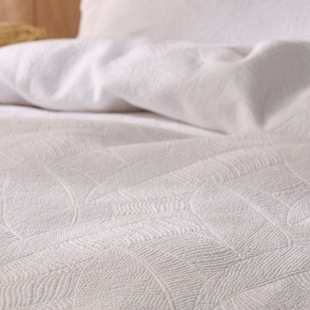 Linen House White Manon  Coverlet Quilt Set - Single/Three Quarter