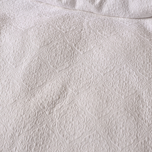 Linen House White Lilou Quilt Set - Double detail