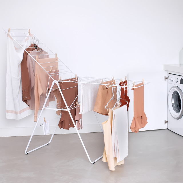 Brabantia Hangon Drying Rack, 25m - Fresh White with clothes