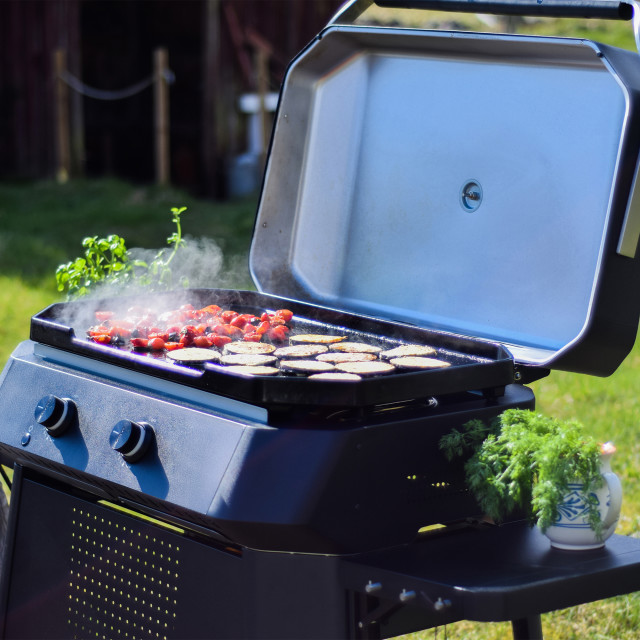 Cozze 2 Burner Gas Plancha 600 with Lid