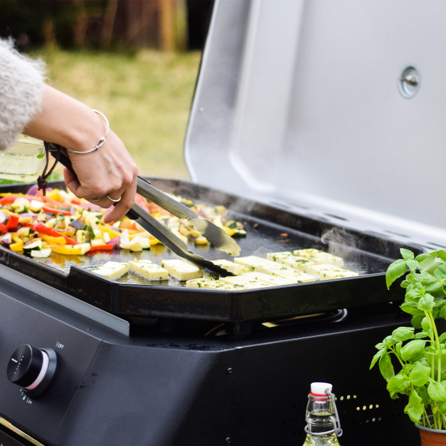 Cozze 2 Burner Gas Plancha 600 with Lid
