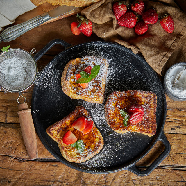 Victoria Enamelled Round Reversible Cast Iron Griddle, 32cm on the table with food