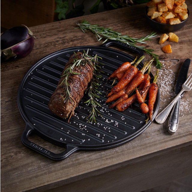 Victoria Enamelled Round Reversible Cast Iron Griddle, 32cm on the table with food