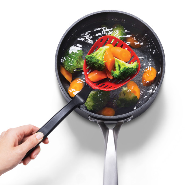 Dreamfarm Lestrain Dripless Sit-Up Scoop Strainer - Red with boiled veggies