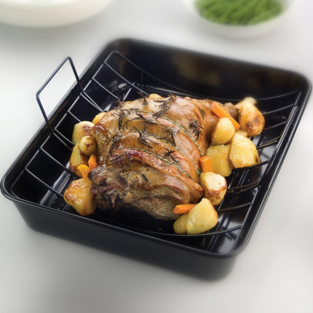 Tala Performance Extra Large Roaster with Rack with meat