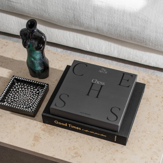 Printworks The Art Of Chess Set on the table