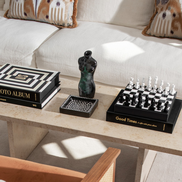 Printworks The Art Of Chess Set on the table