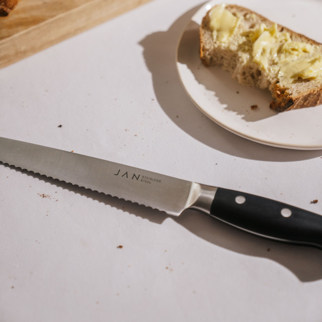 JAN Bread Knife in Magnetic Box, 20cm