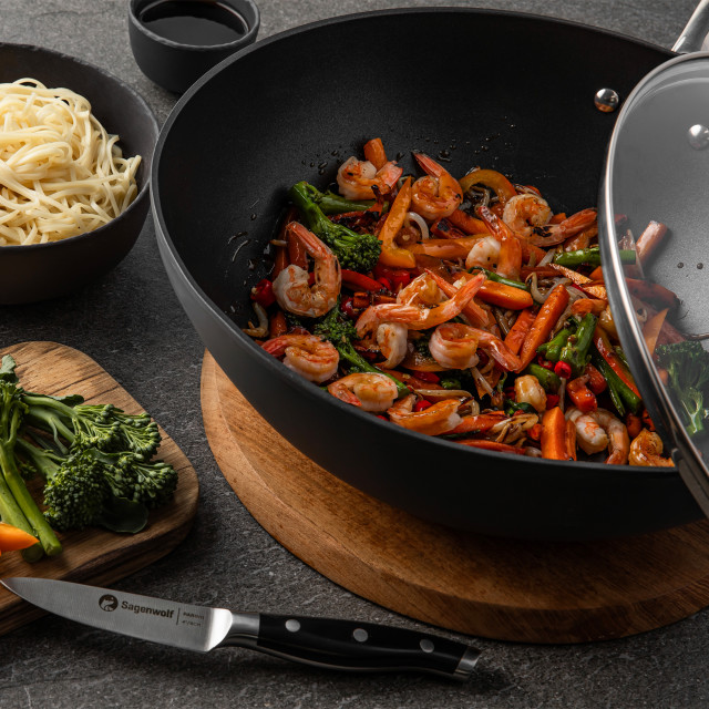 Sagenwolf Titanium Series Non-Stick Wok with Lid, 32cm - Black with prawns on the table