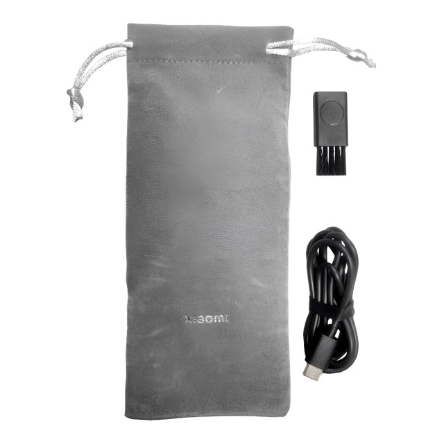 Xiaomi Grooming Kit Pro detail of the charger cable, brush and storage bag