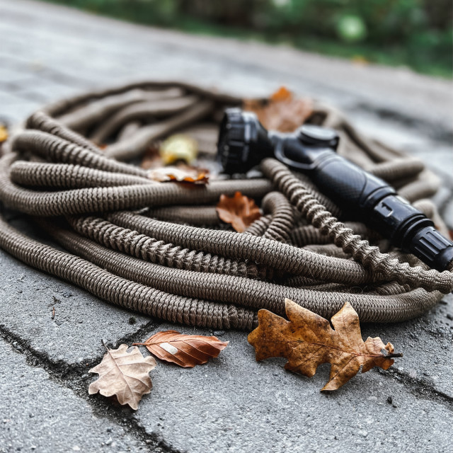 By Benson Deluxe Hose, 25m - Sand rolled up outside