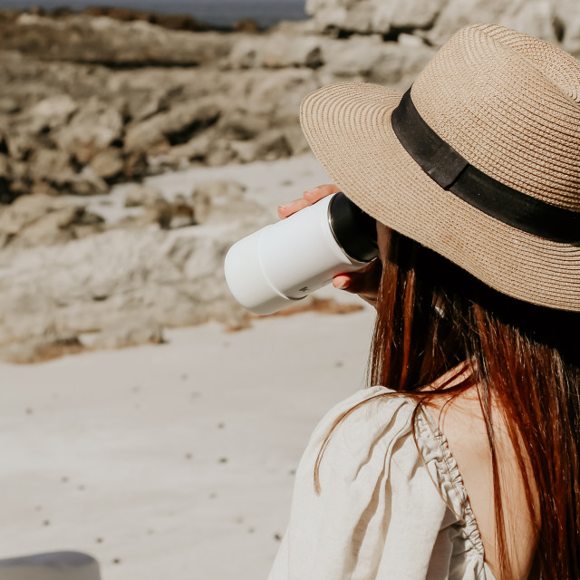 Kulgo Coffee Flask, 350ml - White in use on at a beach setting