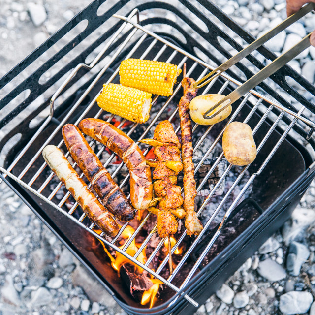 Hoefats Fire Basket with Grid Combo - Lifestyle