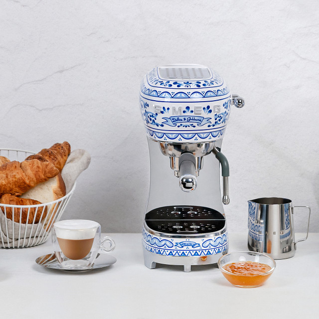 Smeg Blu Mediterraneo Dolce & Gabbana 1350W Manual Espresso Machine in a kitchen setting 