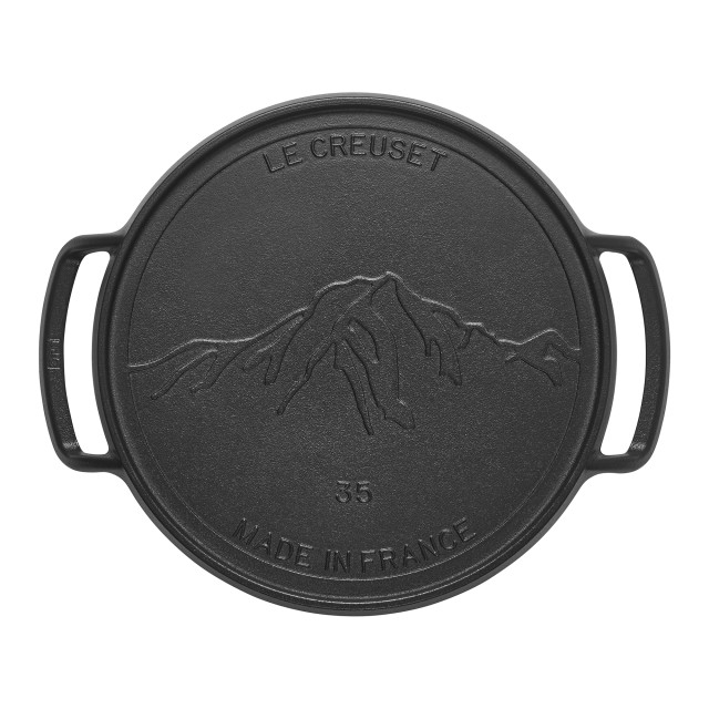 Le Creuset Alpine Round Outdoor Pizza Pan, 35cm angle