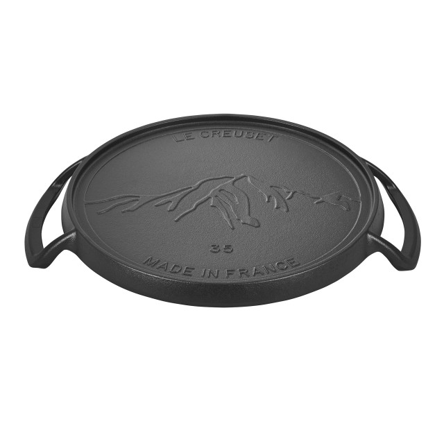 Le Creuset Alpine Round Outdoor Pizza Pan, 35cm angle
