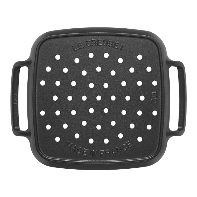 Le Creuset Alpine Square Outdoor Grilling basket, 30cm angle