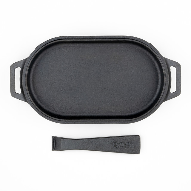 Ooni Cast Iron Sizzler Pan with Stainless Steel Trivet Base angle