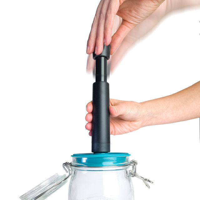 Airtender Vacuum Lid and Pump Set for Clip Top Jar pumping the clip