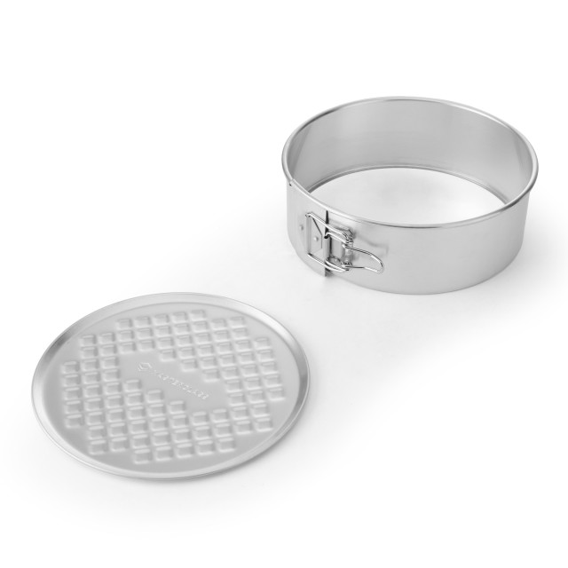 MasterClass Recycled Aluminium Springform Cake Tin, 20cm detail