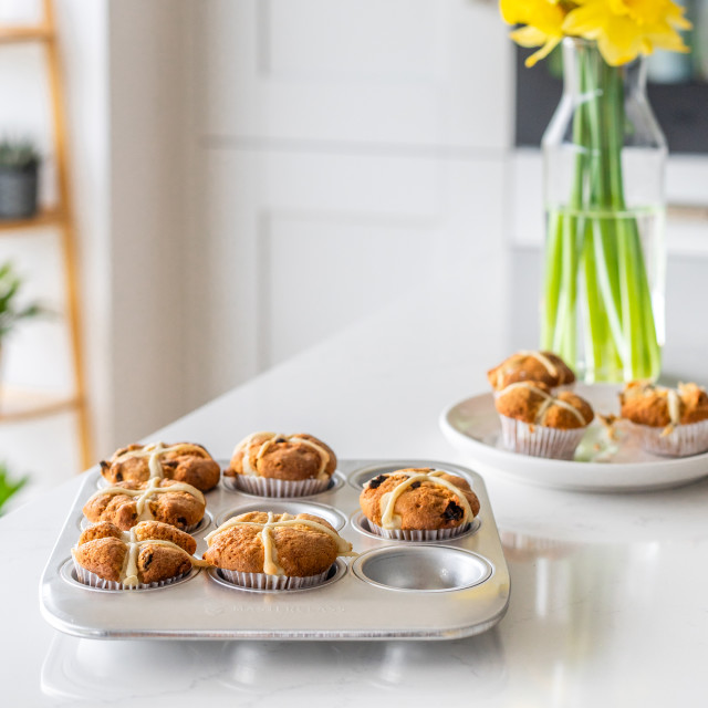 MasterClass Recycled Aluminium Muffin Tin, 9-Cup with muffins