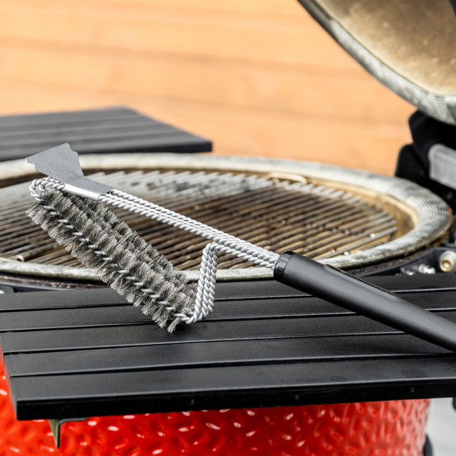 MasterClass BBQ Bristle Spiral Grill Brush on the grill rack