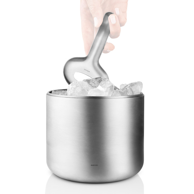 Eva Solo Liquid Lounge Insulated Ice Bucket with Scoop in use with ice