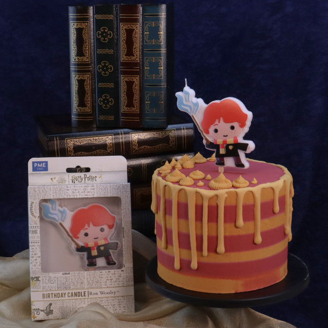 PME Harry Potter Characters Candle - Ron Weasley on a cake