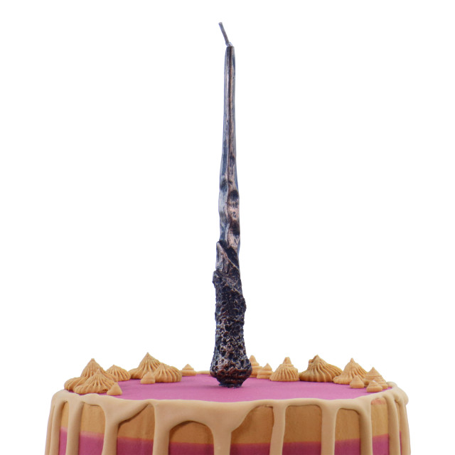PME Harry Potter Sparking Wand Candles, Set of 5 detail on the cake