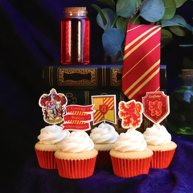 PME Harry Potter Houses Cake Toppers, Pack of 15 - Gryffindor on cupcakes