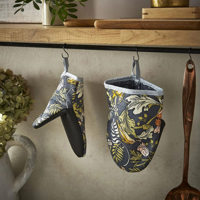 Ulster Weavers Finch and Flower Micro Mitts, Set of 2 on hooks