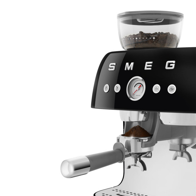 Smeg Retro Manual Espresso Coffee Machine with Grinder - Black detail
