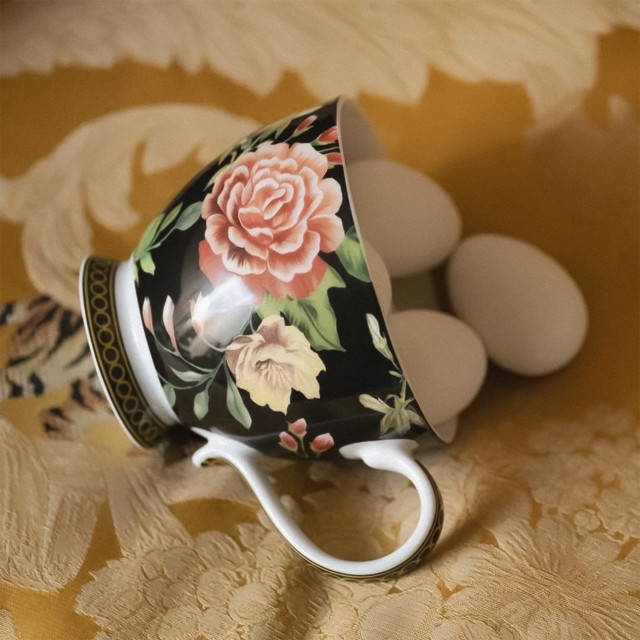 Jenna Clifford Botanica Rose Grande Mug, 350ml with eggs on the table showing scale