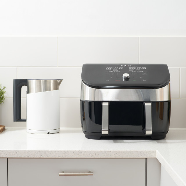 Instant Vortex Plus Versazone 8-in-1 Airfryer with Clearcook Window, 8.5L on the kitchen counter