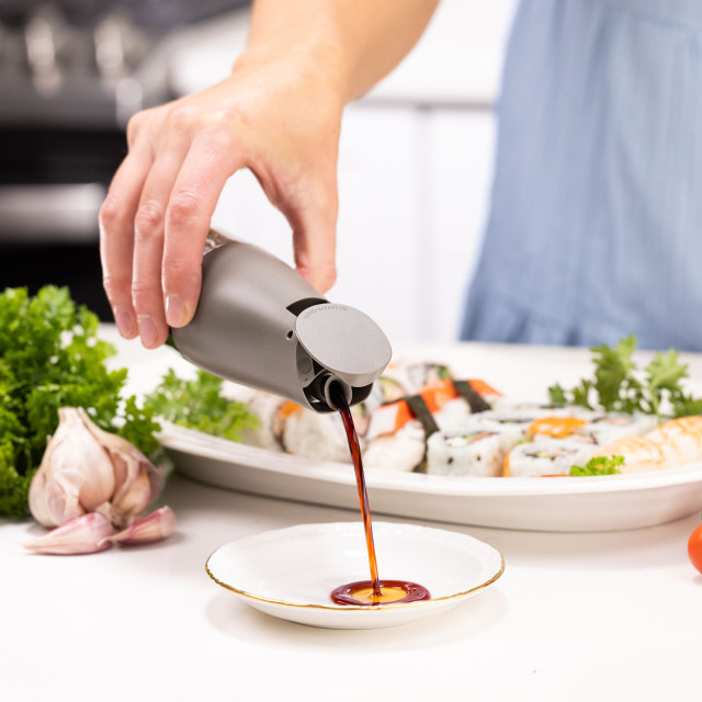 Zuutii Mini Oil Dispenser, 170ml - Dark Grey on the table