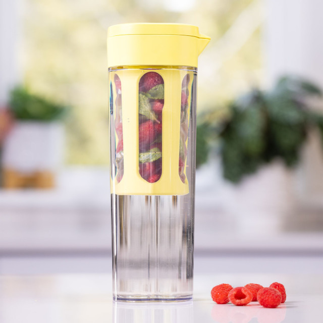 Zuutii Infusion Pitcher, 1.2L - Sakura Pink with strawberries