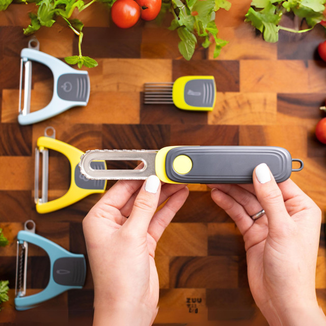 Zuutii 6-in-1 Peeler Set - Multi Colour on the table
