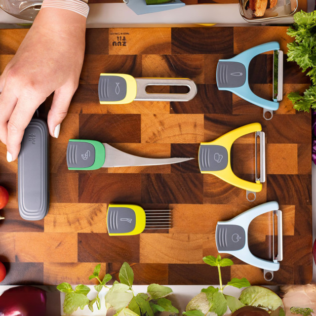 Zuutii 6-in-1 Peeler Set - Multi Colour on the table