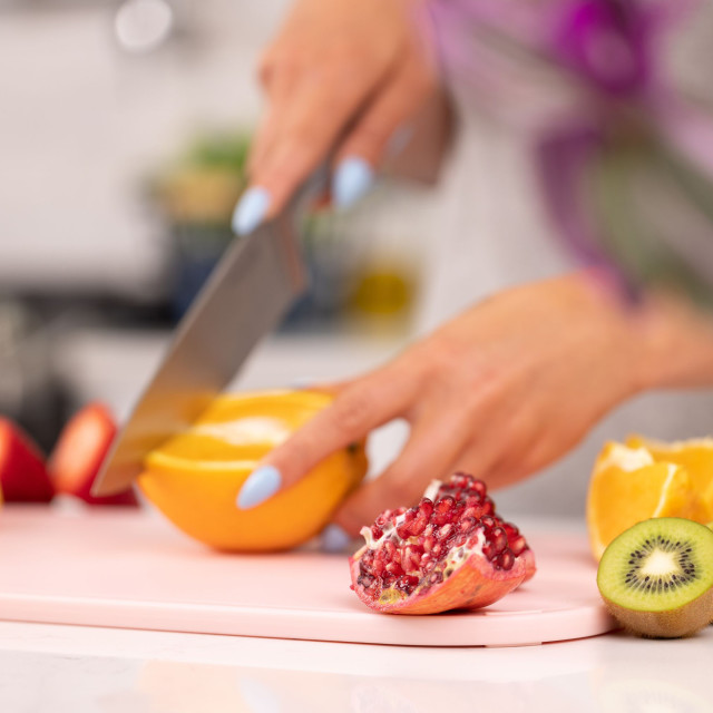 Zuutii Double-Sided Chopping Board - Sakura Pink with fruits