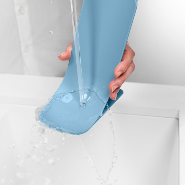 Blim Plus Stand Ladle Rest - Ocean Medium with water