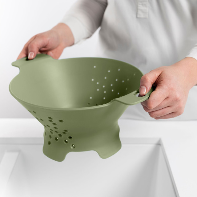 Blim Plus Cosmo Colander - Forest Dark showing scale