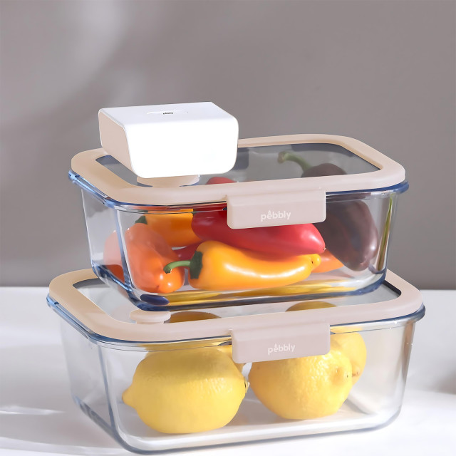 Pebbly Rectangular Glass Canister and Vacuum Cap - 1.9L with fruits