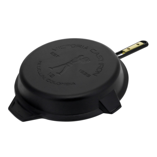 Victoria Signature Soft Seasoned Skillet - 30cm angle