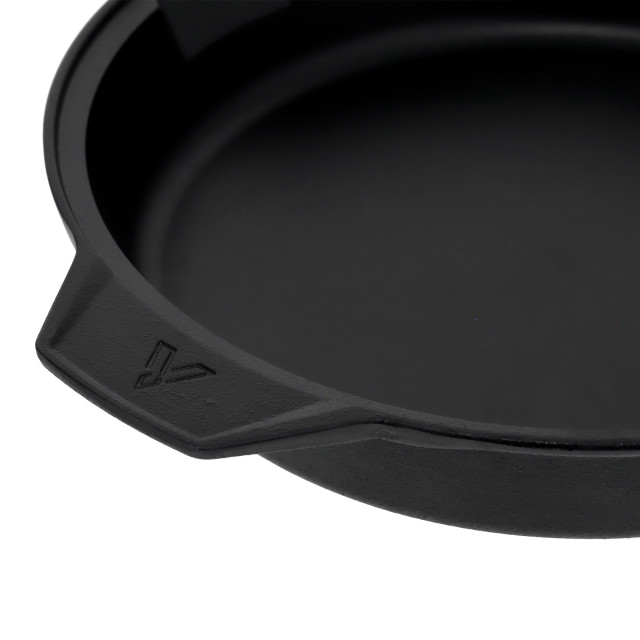 Victoria Signature Soft Seasoned Skillet - 30cm detail