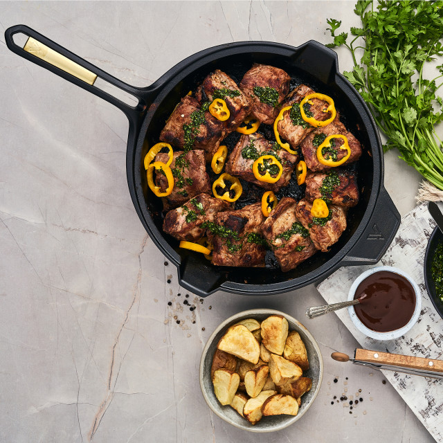 Victoria Signature Soft Seasoned Skillet - 30cm with food