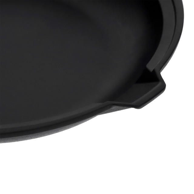 Victoria Signature Soft Seasoned Finish Double Handle Skillet, 33cm detail