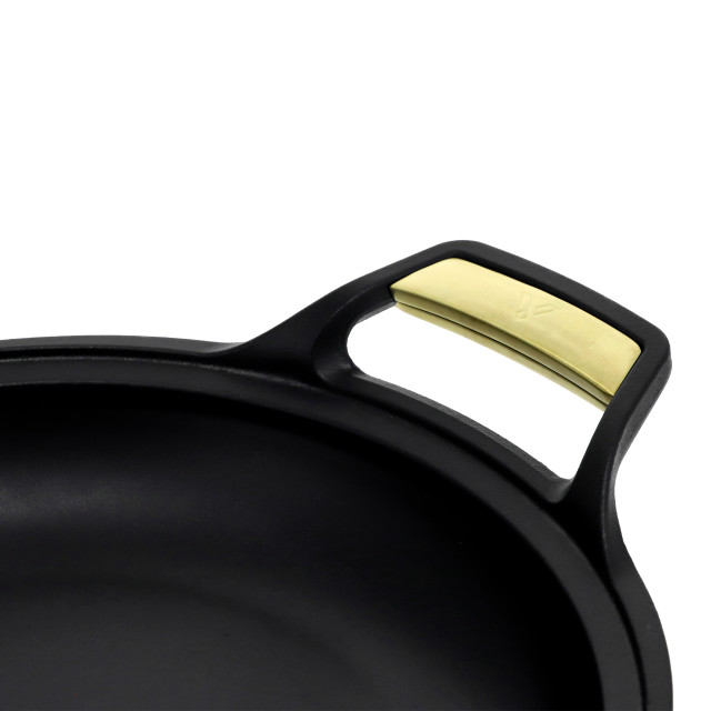 Victoria Signature Soft Seasoned Finish Double Handle Skillet, 33cm detail