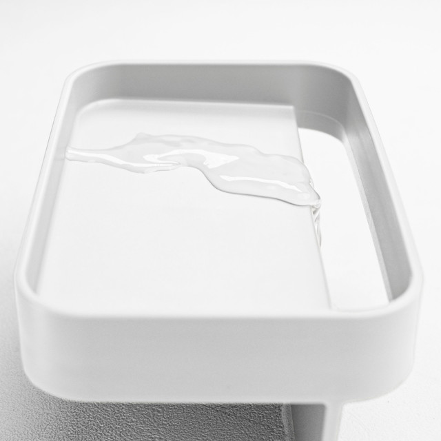 Blim Plus Battigia Sponge Holder - Arctic White with water